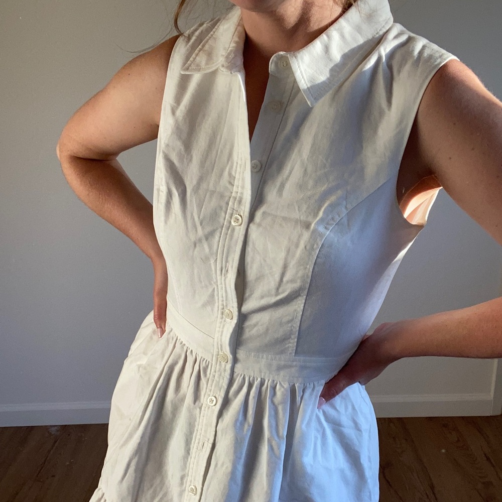 Lovely cotton dress! Perfect for summer 💛 size 2